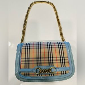 100% Authentic Burberry purse in excellent condition. Limited edition